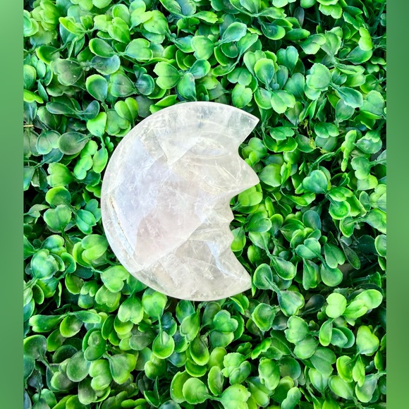 Rose Quartz Crescent Moon Carving - Picture 4 of 6